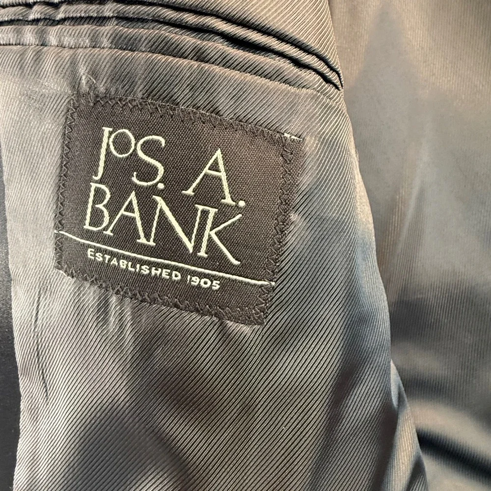 Jos A Bank Tuxedo Black 46R Wool Satin Trim Pleated Pant *Pin hole in lapel